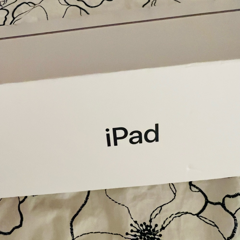 iPad 8th generation *Empty Box*